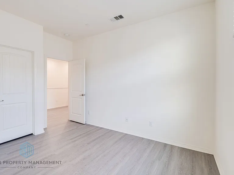 7099 Vernazza Pl — Photo 11
