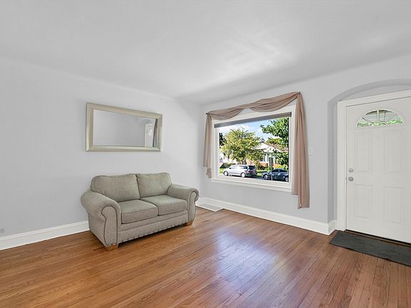 4th image of 4137 N Osceola Ave