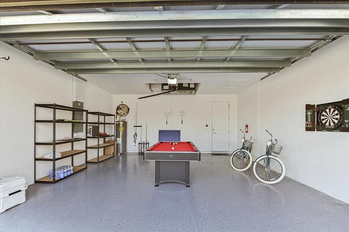 4 bed, 1917 sqft, $3,750 — Photo 4