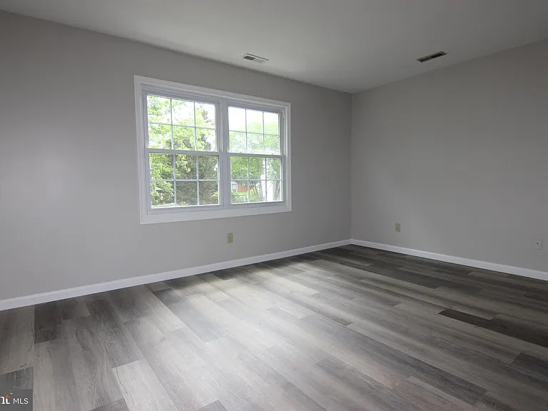 228 Spring House Ln — Photo 10
