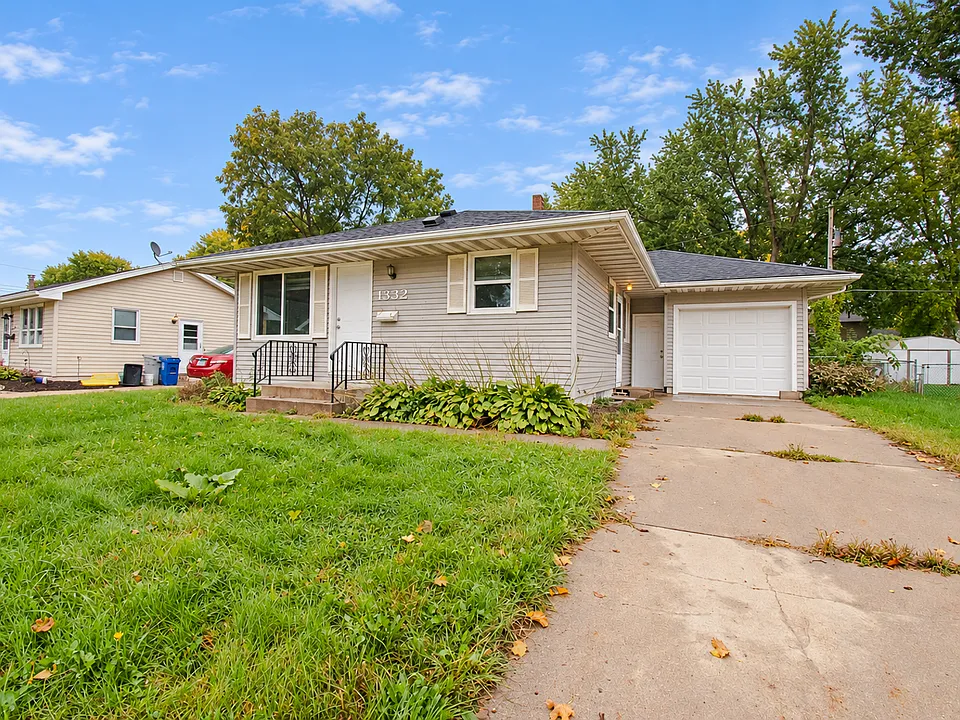 1332 Elton Hills Dr NW