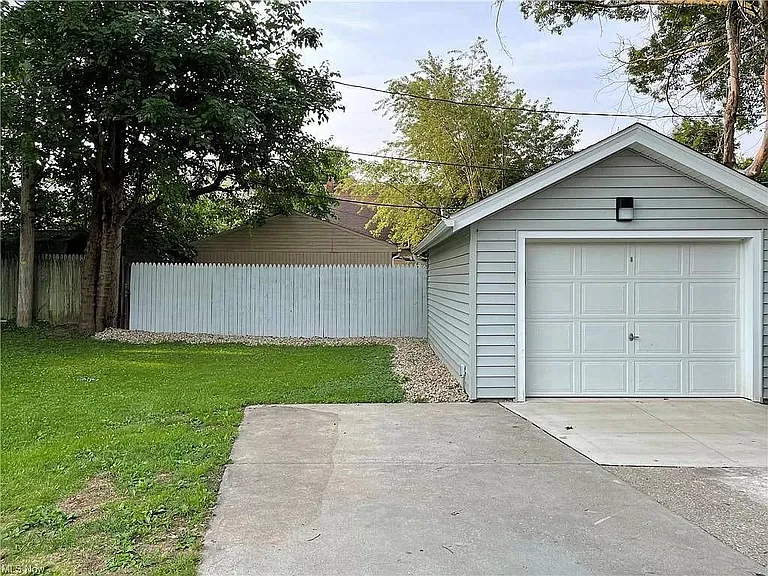 296 Ivy Pl — Photo 22