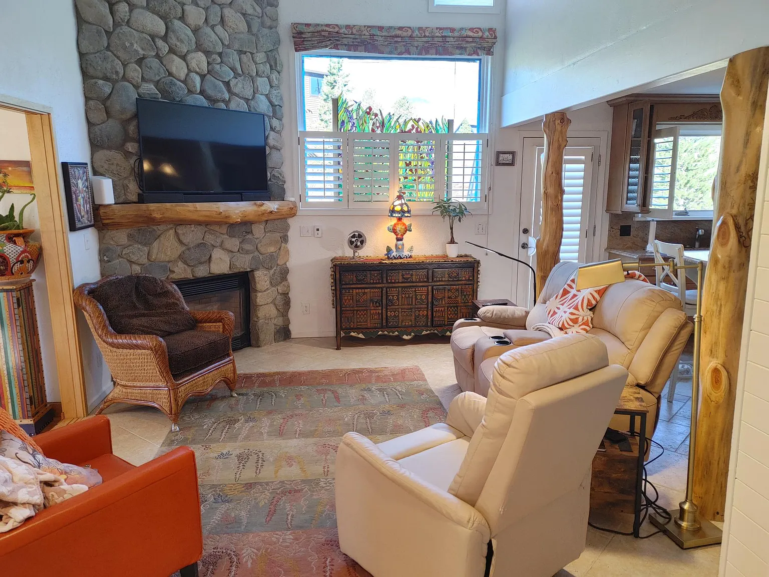 455 Delaware Dr — Photo 1