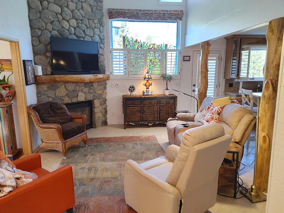 455 Delaware Dr