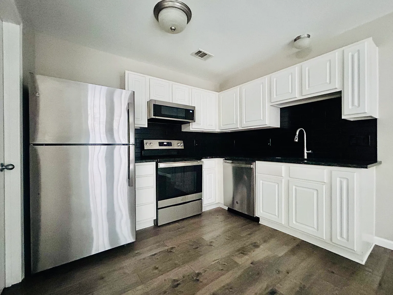 2 bed, 2.5 bath, 1320 sqft, $1,700 — Photo 3