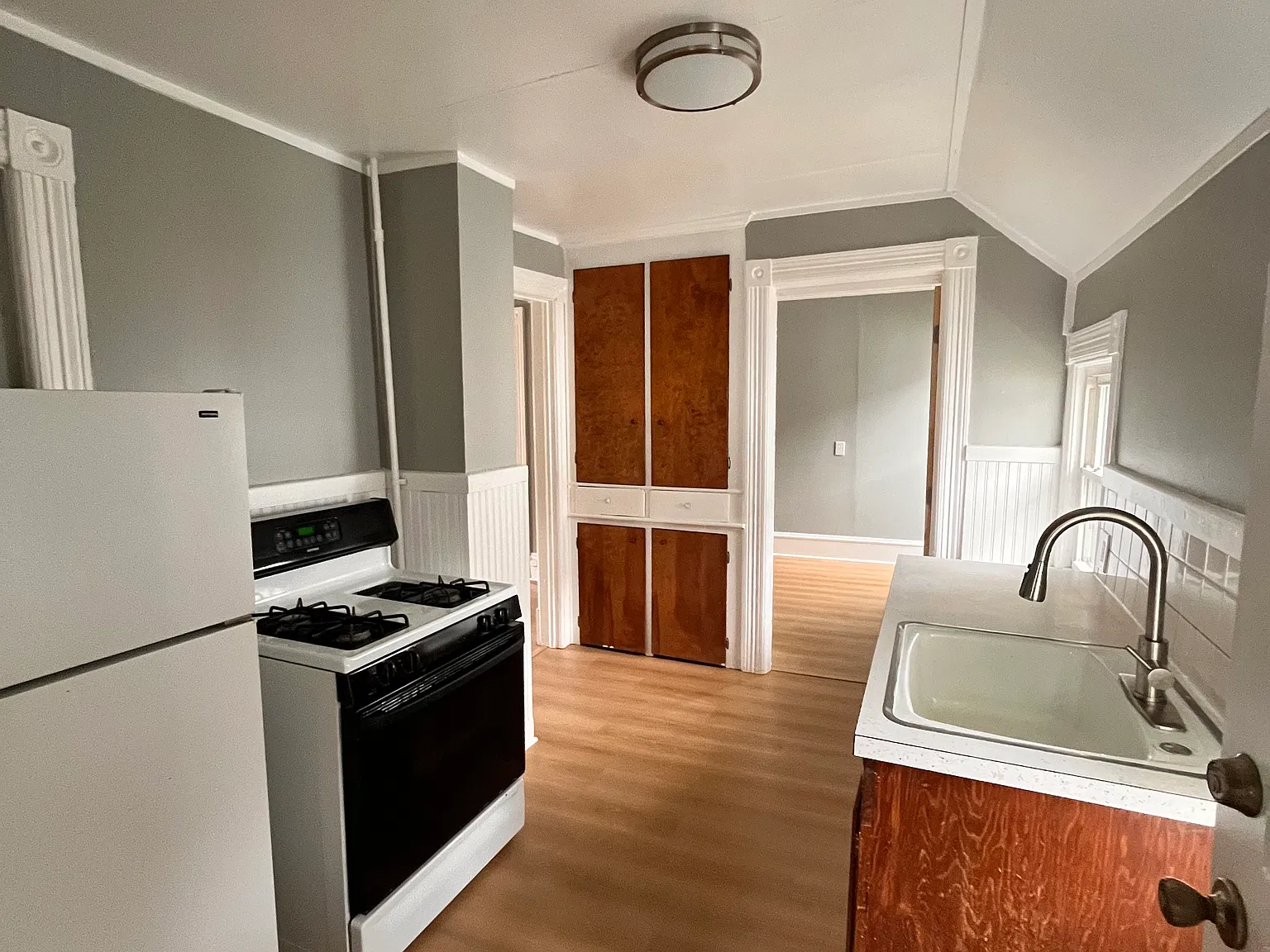3 bed, 1155 sqft, $1,300 — Photo 2