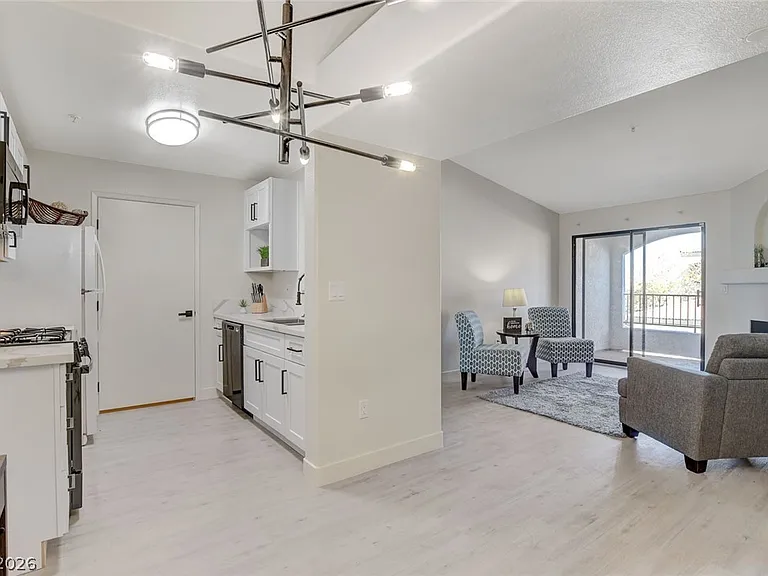 950 Seven Hills Dr #1422 — Photo 14