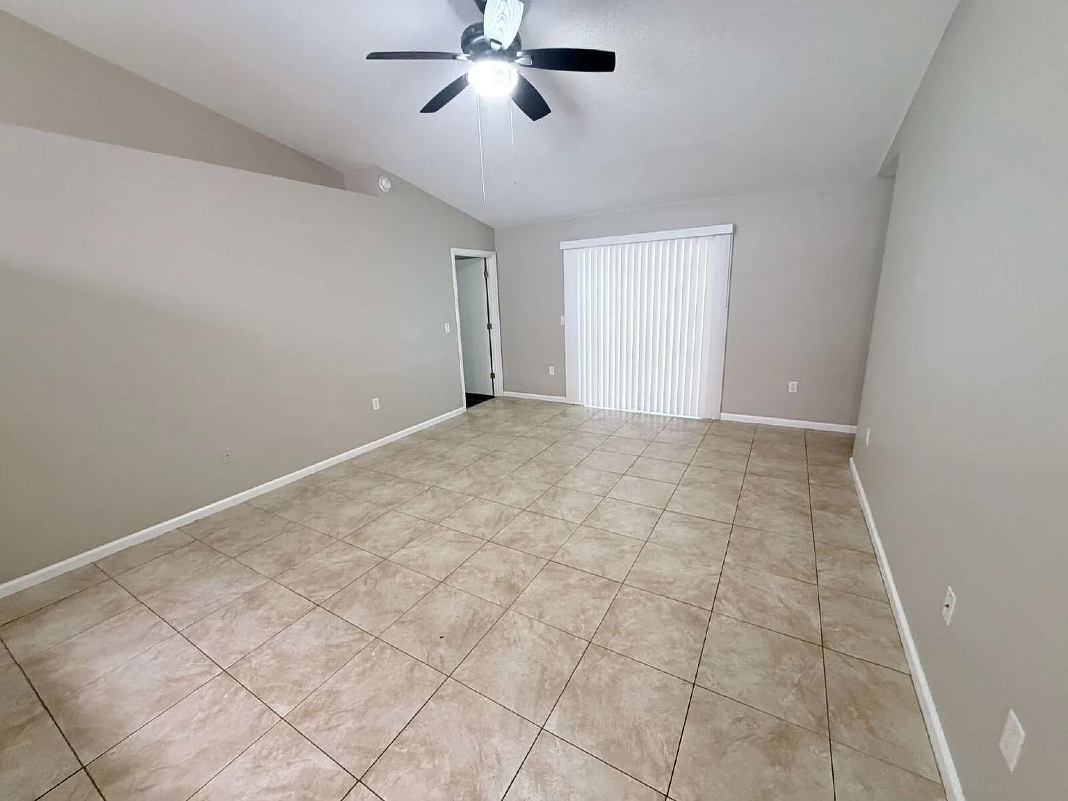 4 bed, 2.0 bath, 1338 sqft, $1,950 — Photo 4