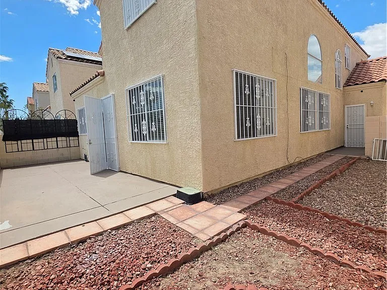 2524 Silver Shadow Dr — Photo 37