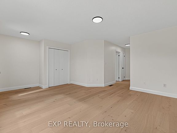 4th image of 101 Anastasia Cres