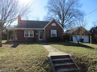 254 London Ln, Mount Airy, NC 27030