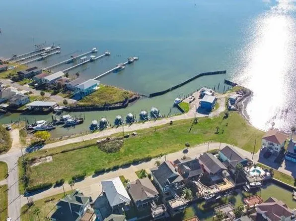 1220 Aqua Way Dr, Dickinson, TX 77539