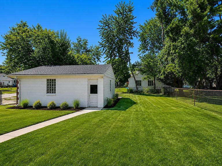 21307 Le Fever Ave — Photo 31