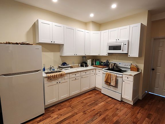 4th image of 14 E 1st St Suite 1
