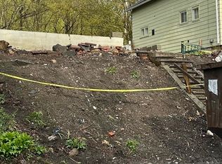 77 Washington St, Greenfield, MA 01301