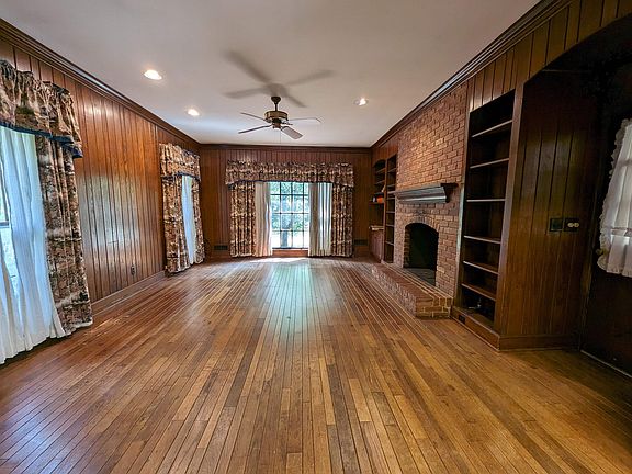 2nd image of 100 Crestview Drive