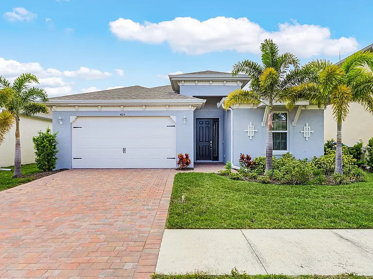 425 Coral Reef Pl — Photo 2