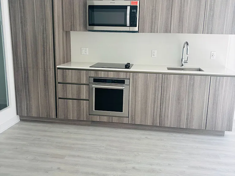 15 Richardson St #927 — Photo 2
