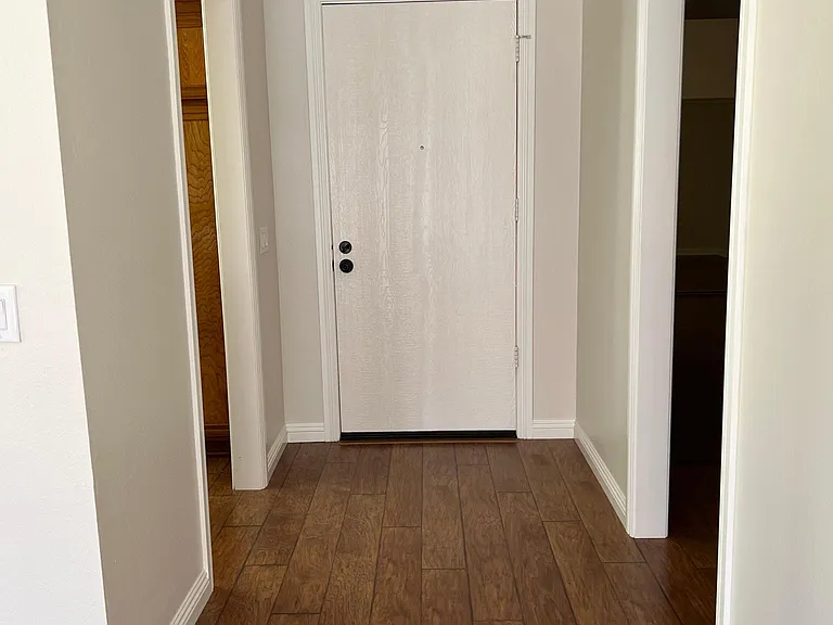831 Sandberg Ln — Photo 4