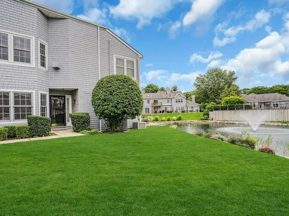 20 Lakebridge Drive S, Kings Park, NY 11754