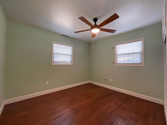 4th image of 32264 Pulaski Dr