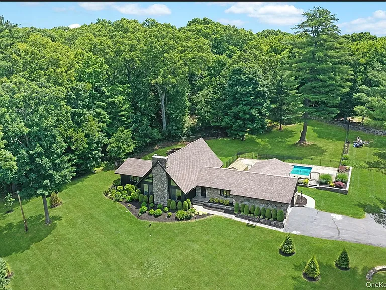 475 N Riverside Rd — Photo 5