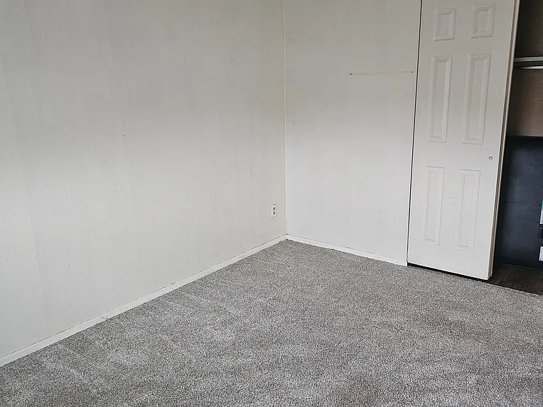 728 W 63rd St #5 — Photo 7