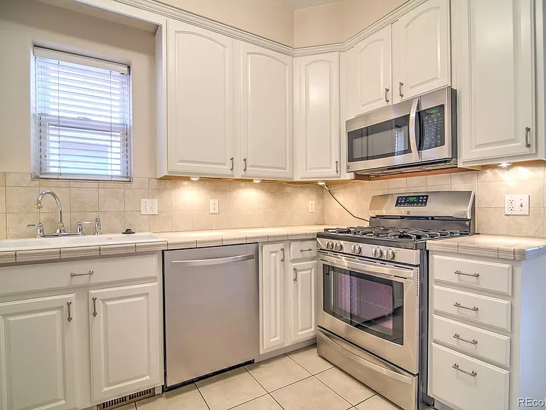 86 N Pearl St — Photo 10