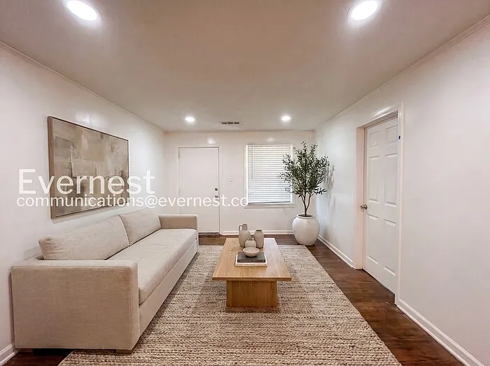 4 bed, 2.0 bath, 1000 sqft, $2,295 — Photo 3