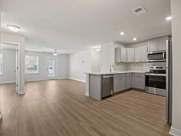 Harbor Village Apartments — Photo 55