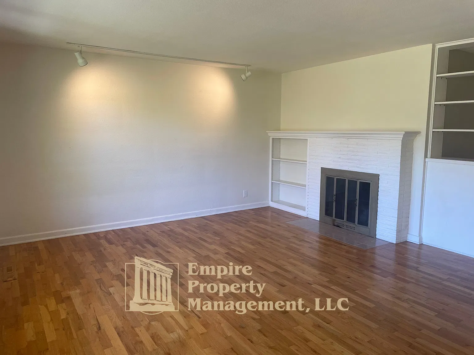 1090 Corydon Street - 1 — Photo 3
