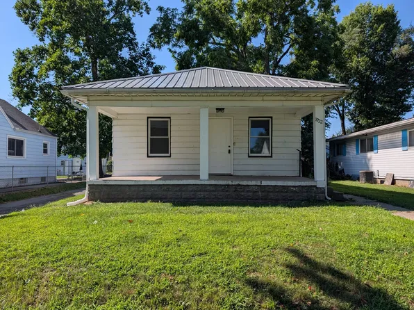 1922 E Bowman St, South Bend, IN 46613