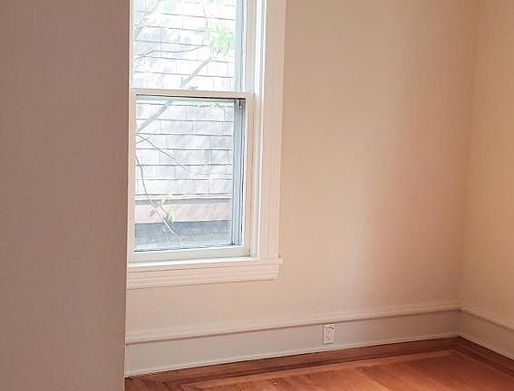 5th image of 2546 Dupont Ave S #2