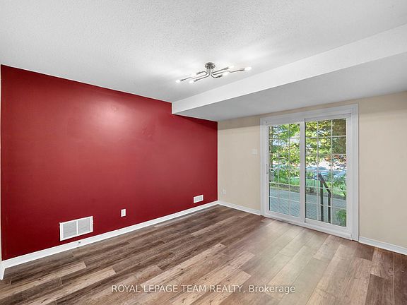 5th image of 8 Mannington Ct