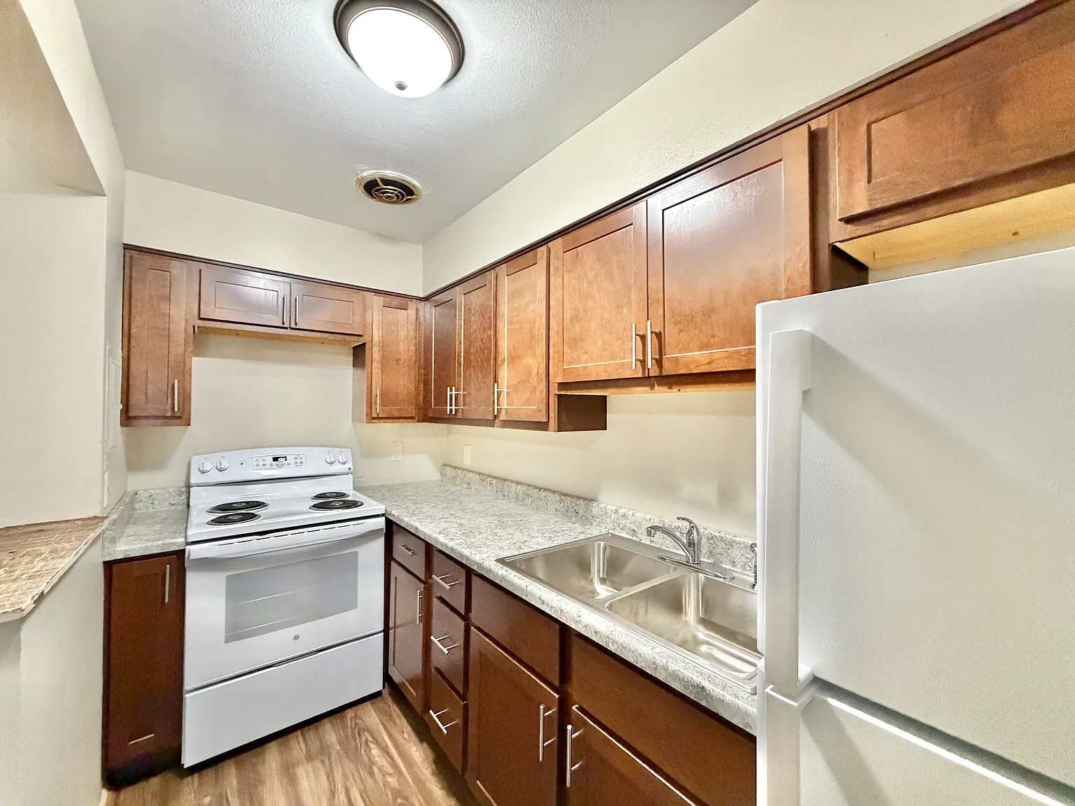 2 bed, 825 sqft, $1,100 — Photo 3