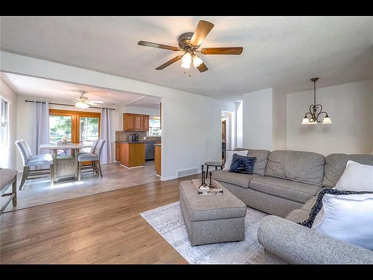 9110 Farley Ln — Photo 36