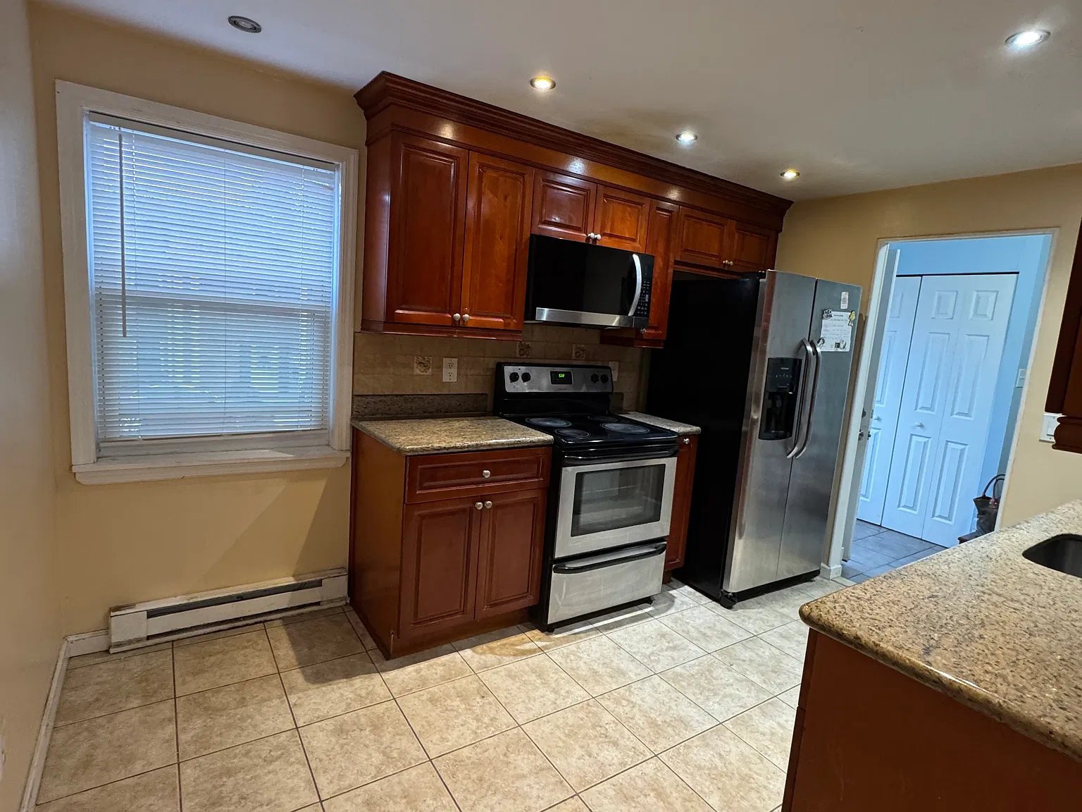 3 bed, 1.5 bath, 1962 sqft, $3,500 — Photo 2