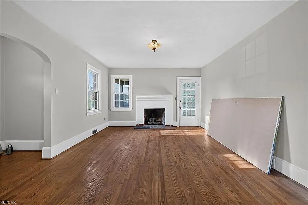 5 bed, 2.5 bath, 2900 sqft, $2,650 — Photo 4