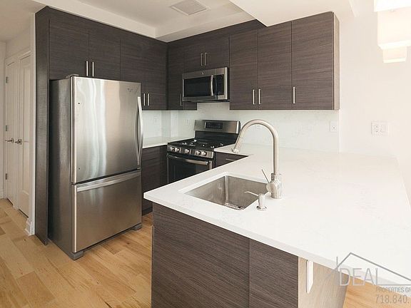 5th image of 203 9th St APT 10