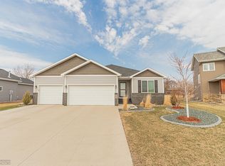 6007 68th St S, Fargo, ND 58104