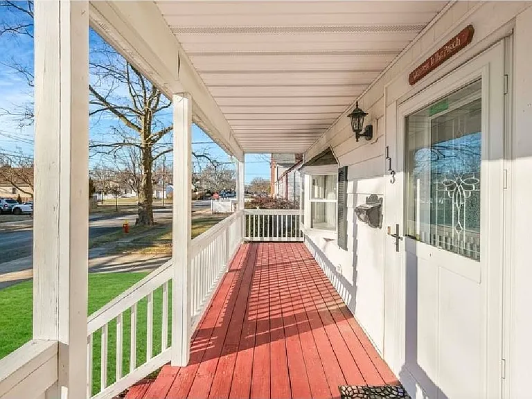 113 Yoakum Ave — Photo 2