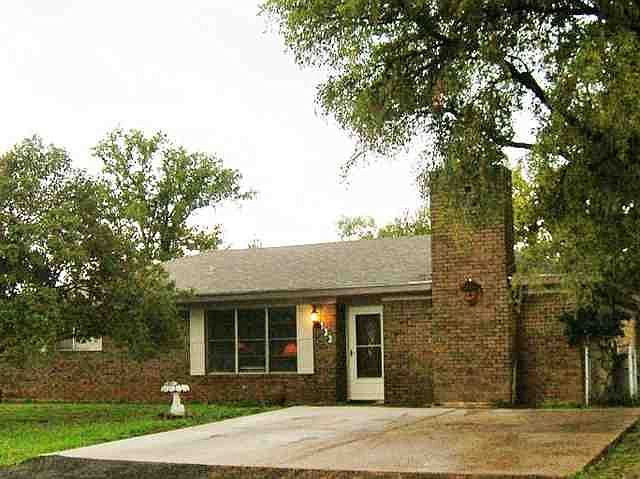 1st image of 133 W Persimmon Dr