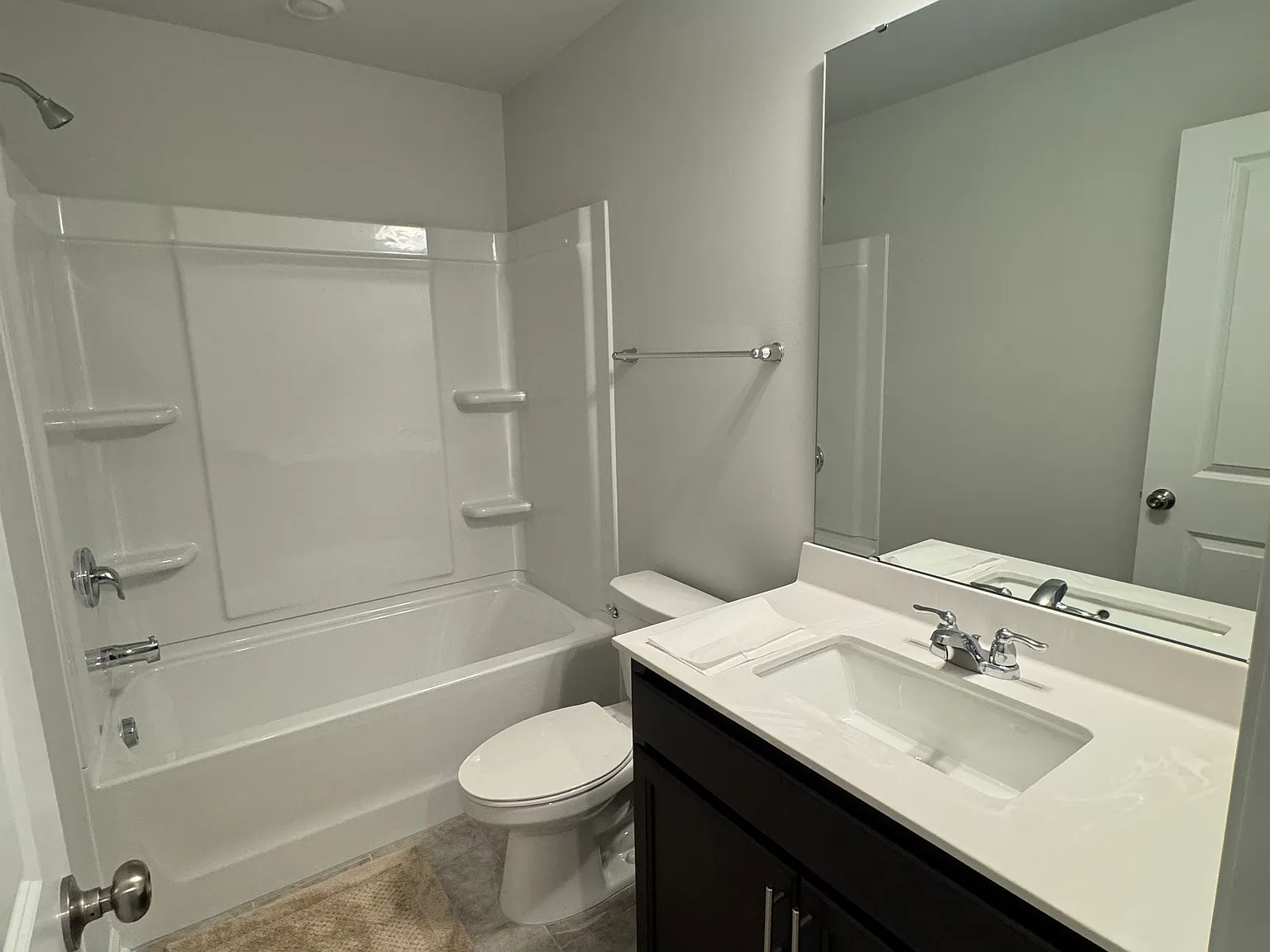 3 bed, 2.5 bath, 1924 sqft, $2,350 — Photo 4