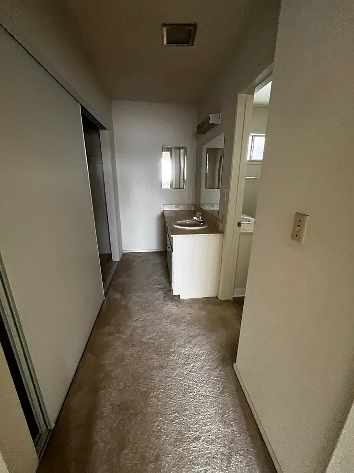 928 W Huntington Dr — Photo 2