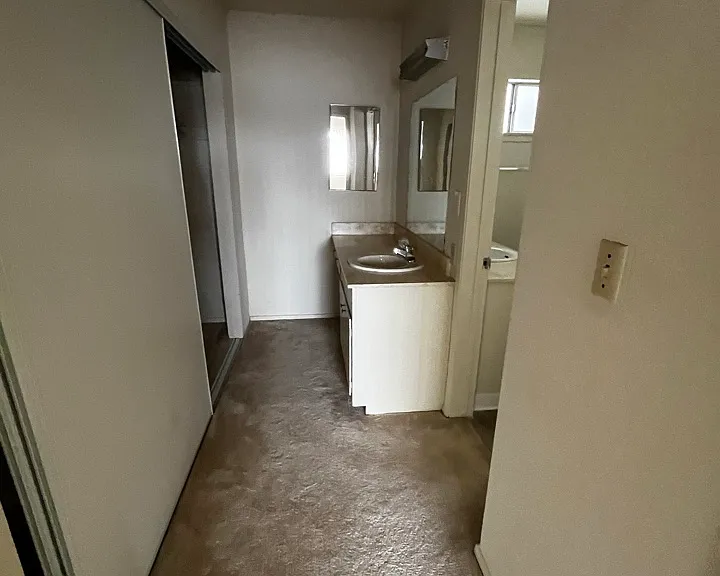 928 W Huntington Dr #A — Photo 2