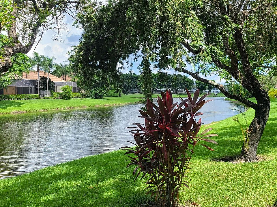 1st image of 4562 Carlton Golf Dr