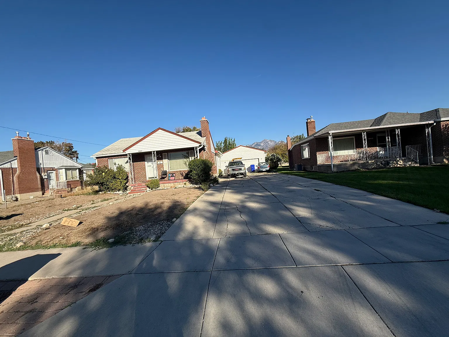 7441 S Locust St — Photo 2