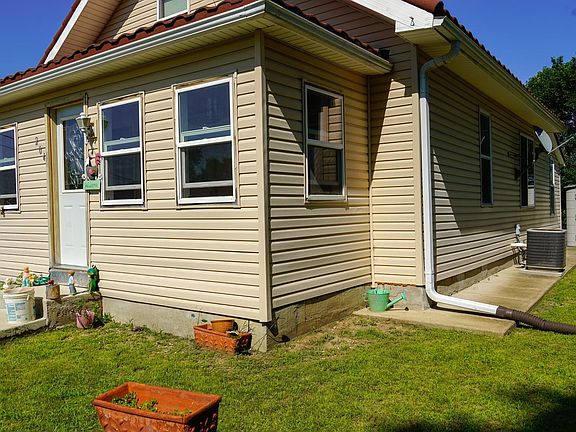 4th image of 204 S Leonard St