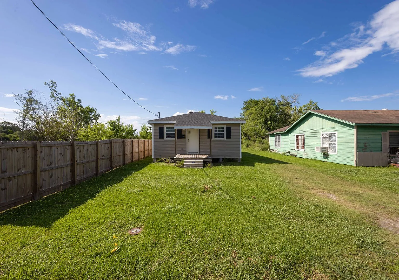 Cute 2 Bed / 1 bath home in Beaumont! Move in ready! — Photo 3