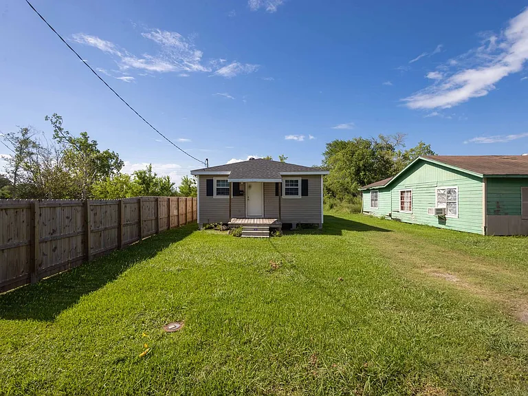 1840 Ollie St — Photo 3